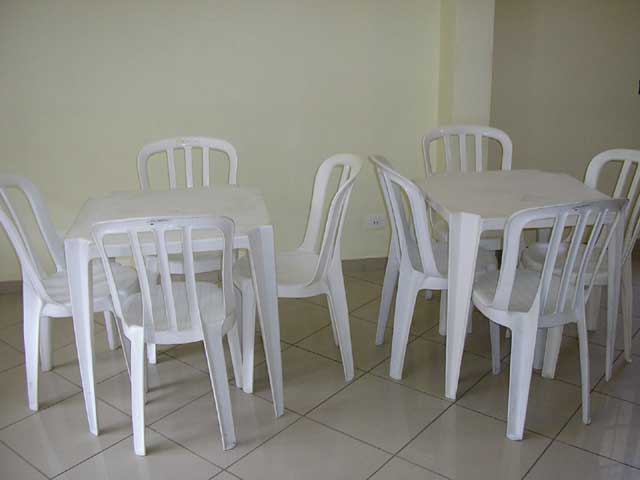Foto 1 - Locao de mesas e cadeiras etc