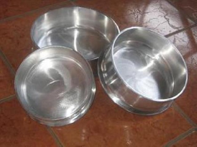 Foto 1 - Comedouros maciço em alumínio batido para cães
