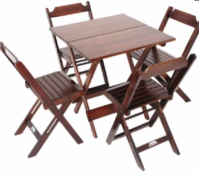 Foto 1 - Mesas e cadeiras em madeira dobraveis